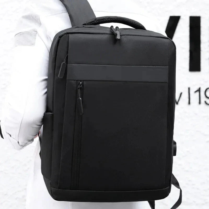 Vue arrière du sac à dos avec dos respirant