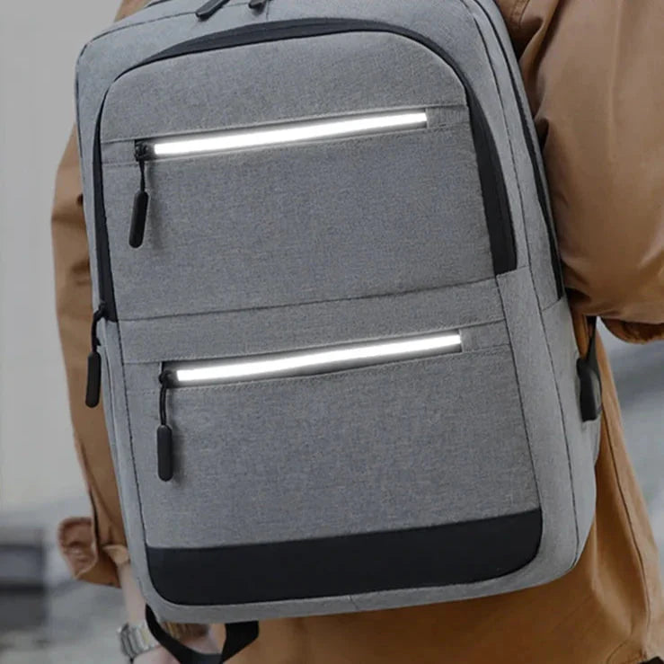 Vue de côté du sac à dos avec port USB intégré