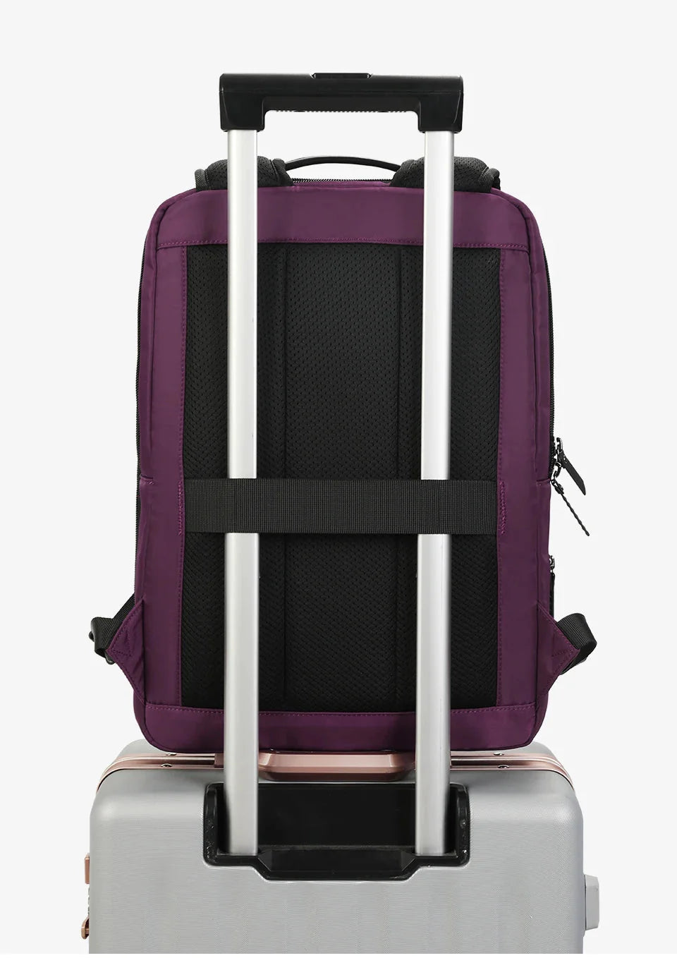 Vue de côté du sac à dos en nylon imperméable