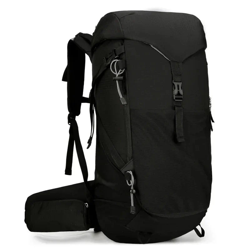 Sac à dos noir robuste, idéal pour le trekking