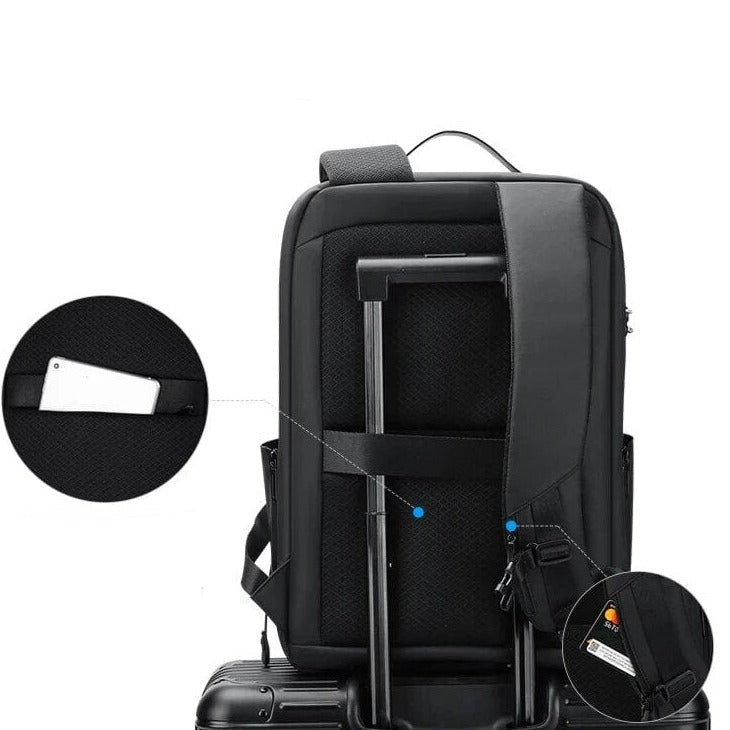 Détail de la serrure à code à trois chiffres sur le sac