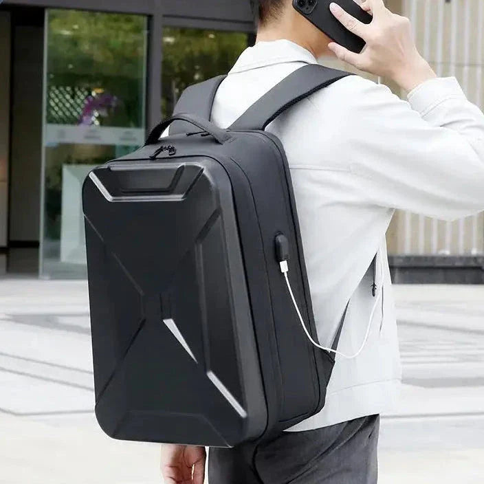Sac à dos rigide avec port USB intégré, vue de face