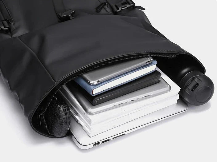 Détail des bretelles ergonomiques et dos matelassé du sac