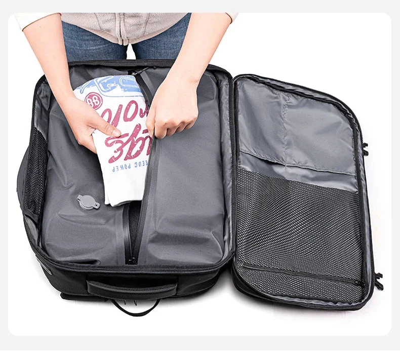 Sac à dos ouvert à 180° avec poches visibles