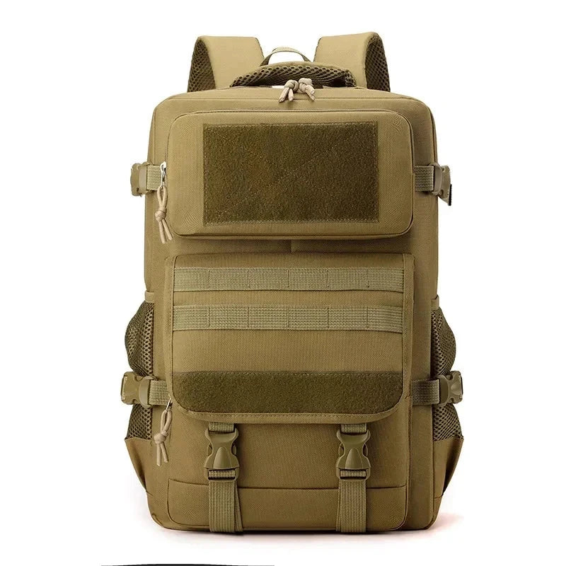 Sac à dos couleur camel avec design militaire