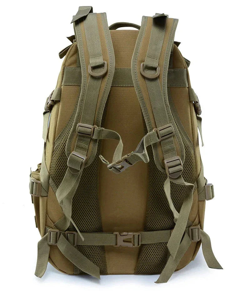 Sac à dos posé sur une surface, montrant sa capacité