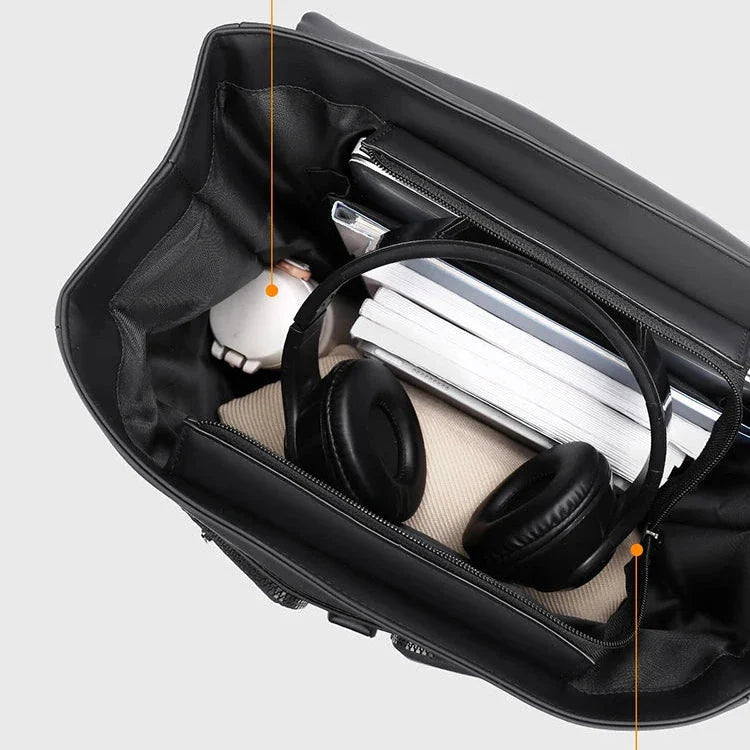Sac à dos ouvert révélant l'espace pour ordinateur portable
