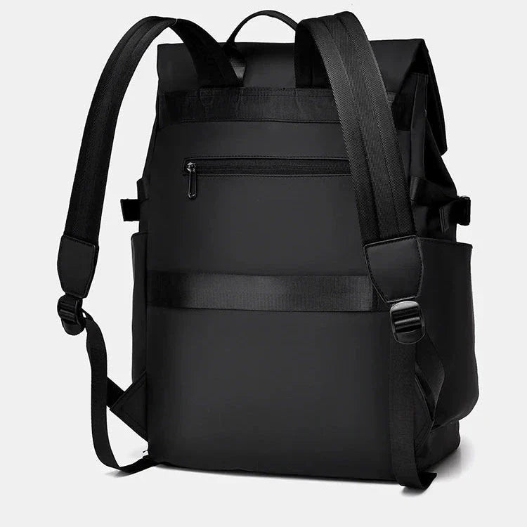 Intérieur du sac à dos montrant les compartiments organisés