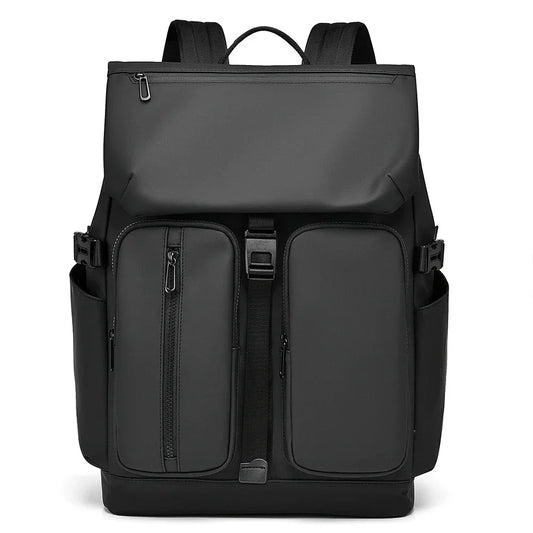 Détail des poches latérales du sac à dos technique