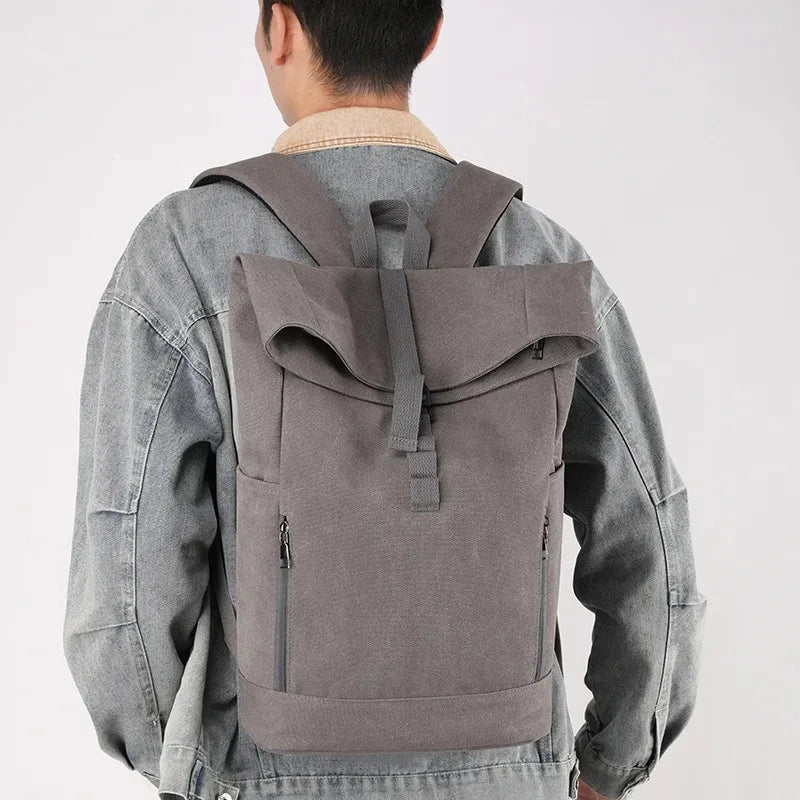 Vue d'ensemble du sac à dos en toile sur fond neutre