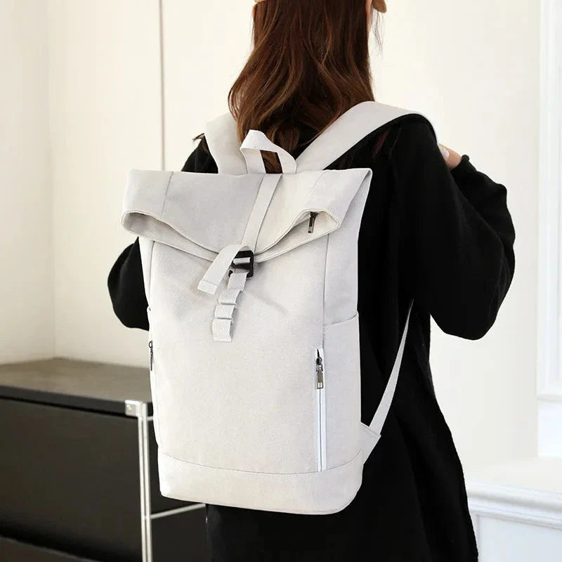Détail de la fermeture sécurisée du sac à dos roll top