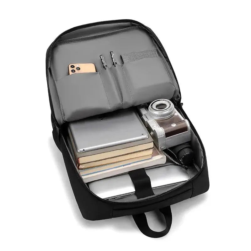 Compartiment intérieur du sac à dos, montrant l'espace pour ordinateur