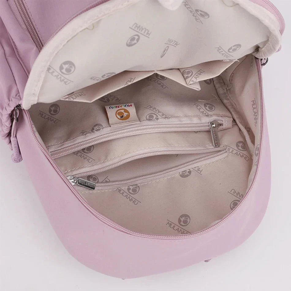 Vue d'ensemble du sac à dos avec détails de couture