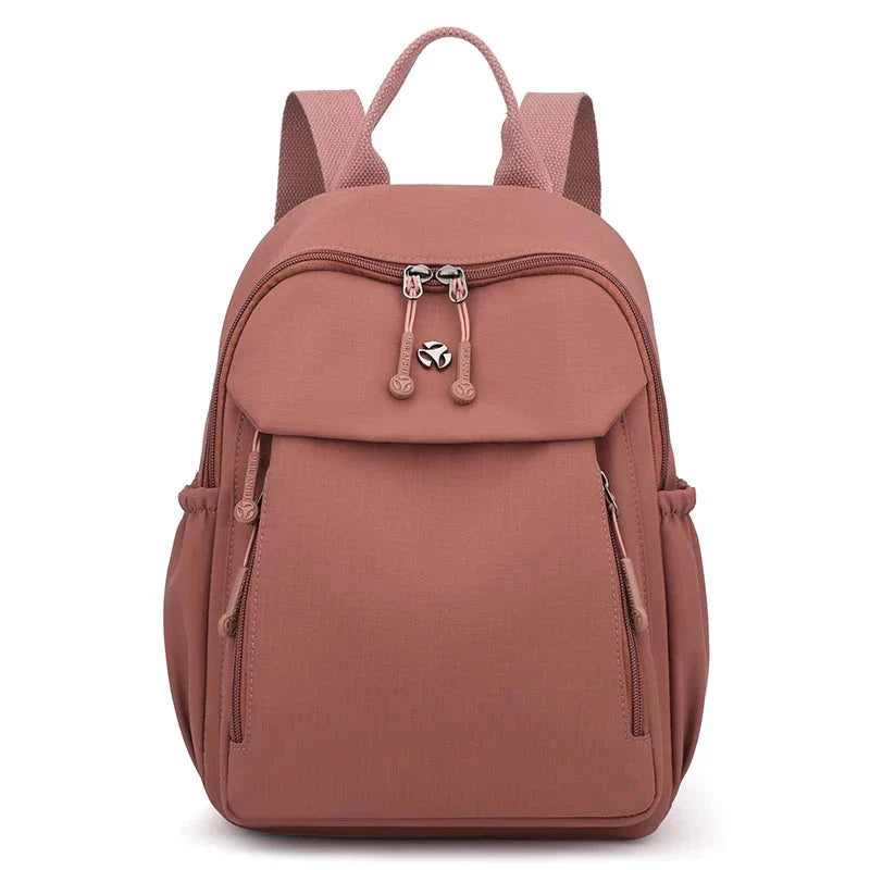 Teinte caramel du sac à dos, chic et tendance