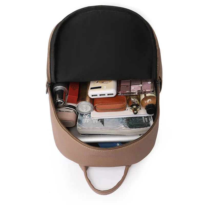 Vue de côté du sac à dos imperméable avec poches multiples