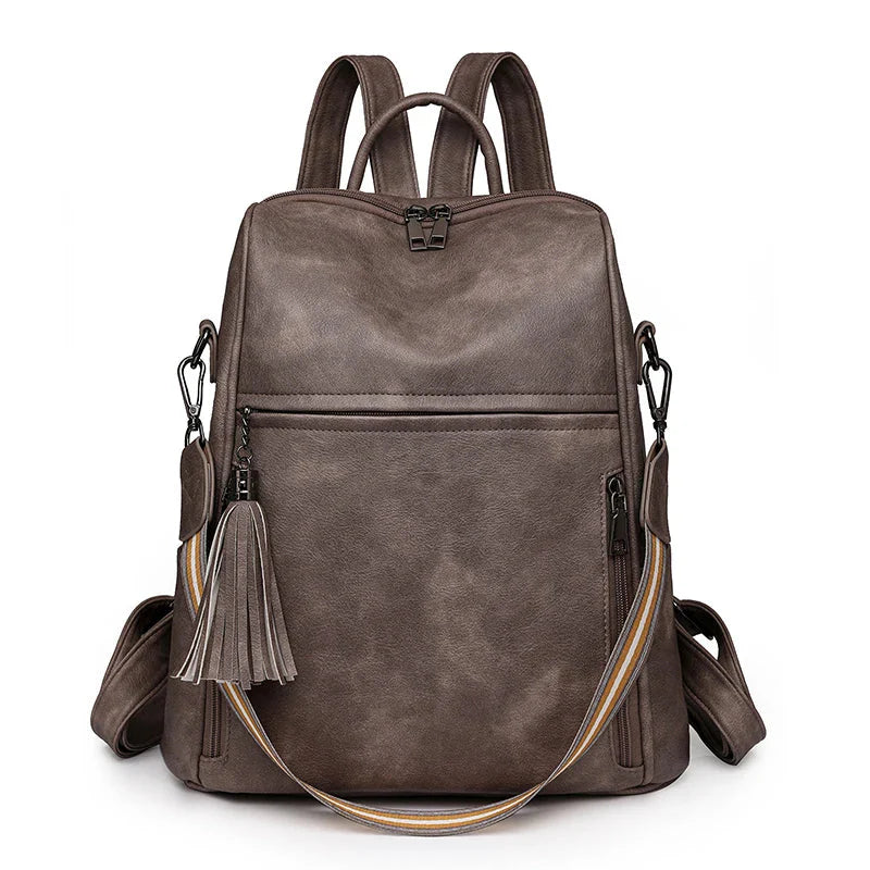 Sac à dos gris avec détails de couture soignés