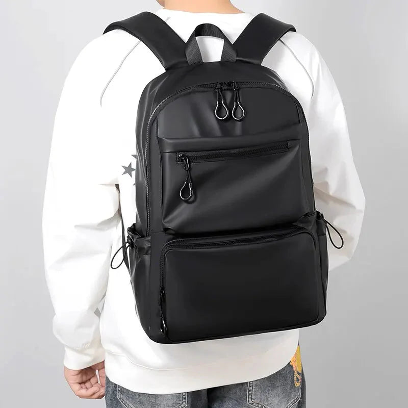 Vue latérale du sac à dos imperméable en tissu