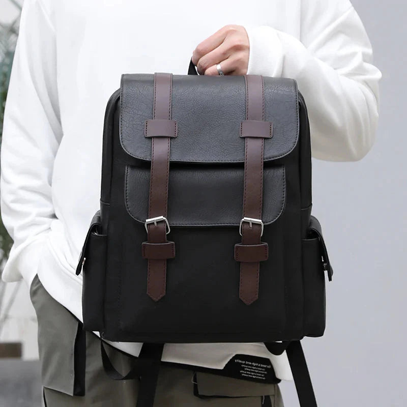 Sac à dos vintage avec ordinateur portable à l'intérieur