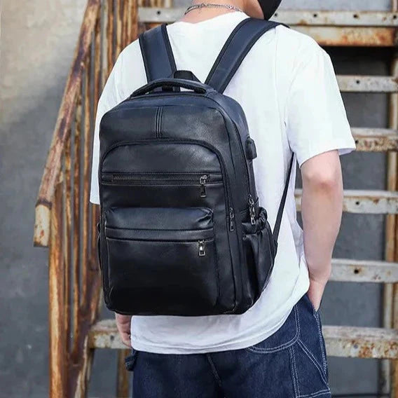 Version noire du sac à dos vintage avec port USB