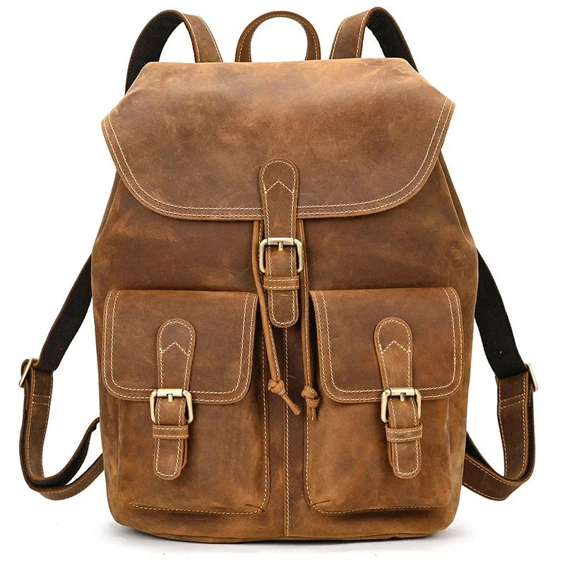 Sac à dos en cuir avec livres et accessoires de voyage