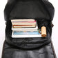 Sac à dos vintage ouvert montrant sa capacité de rangement