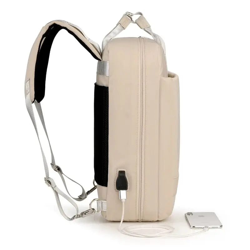 Vue latérale du sac à dos beige, bretelles ajustables visibles