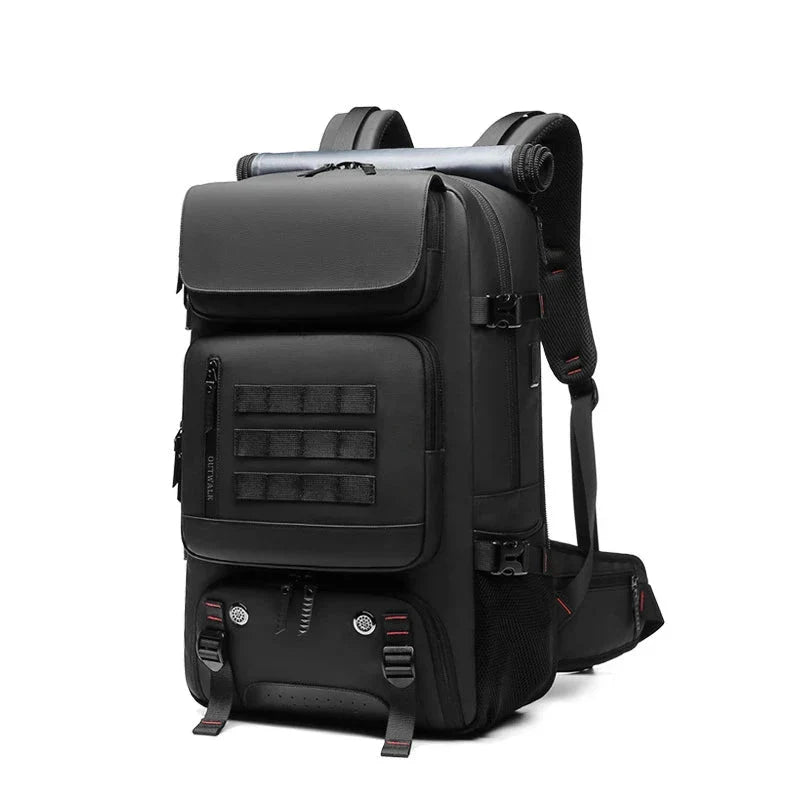 Version noire du sac à dos, vue de face avec détails visibles