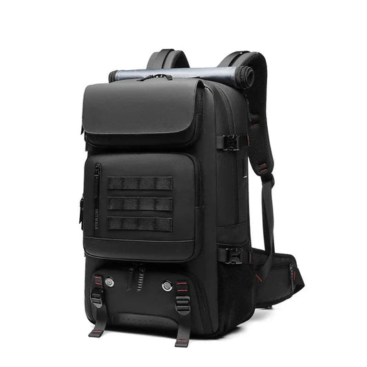 Version noire du sac à dos, vue de face avec détails visibles