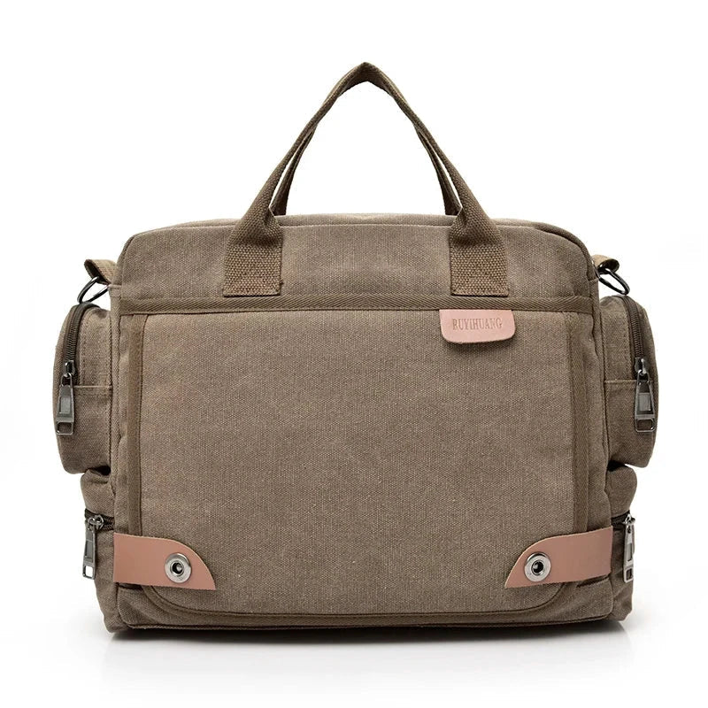 Sac bandoulière avec détails métalliques sur les fermetures