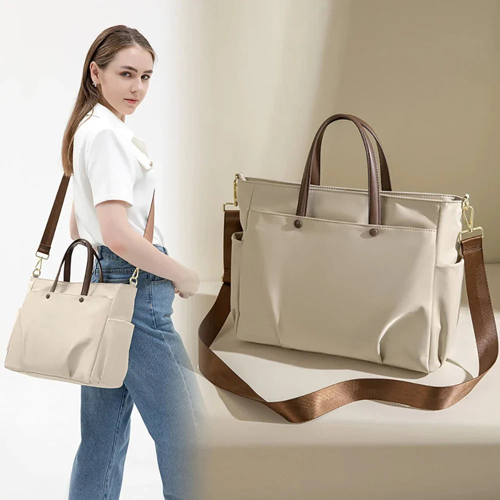 Vue latérale du sac montrant sa profondeur et sa taille