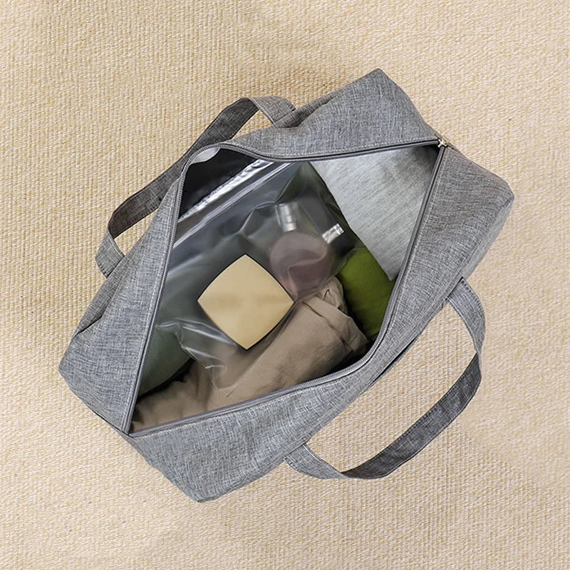 Sac cabine tendance en nylon léger sur fond blanc