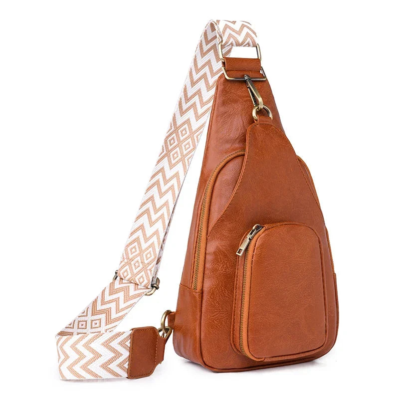 Vue de côté d'un sac de poitrine compact et élégant