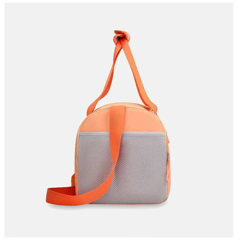 Compartiment indépendant pour chaussures dans le sac de sport