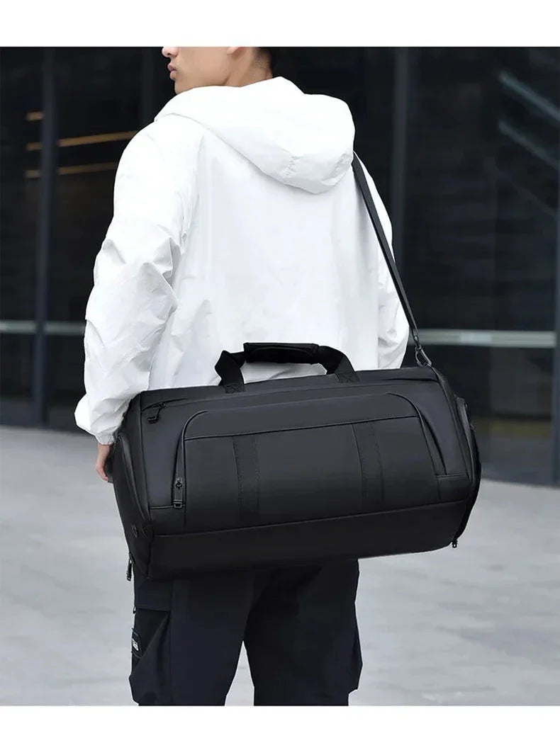 Vue arrière du sac avec passant pour valise