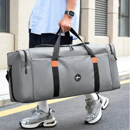 Vue de face du sac de voyage XL avec poches multiples