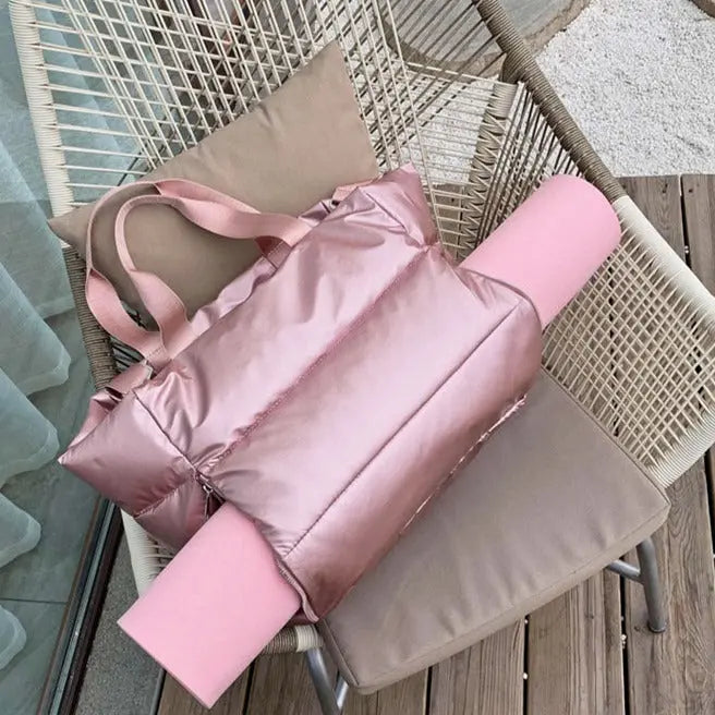 Détail de la poche étanche du sac doudoune pour articles humides