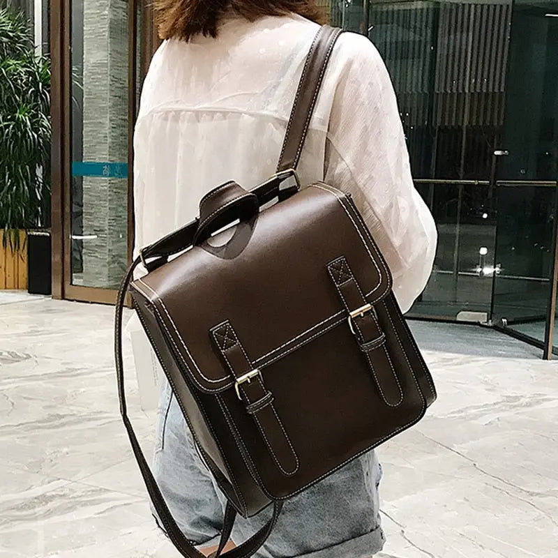 Vue de dos du sac à dos vintage avec bretelles ajustables