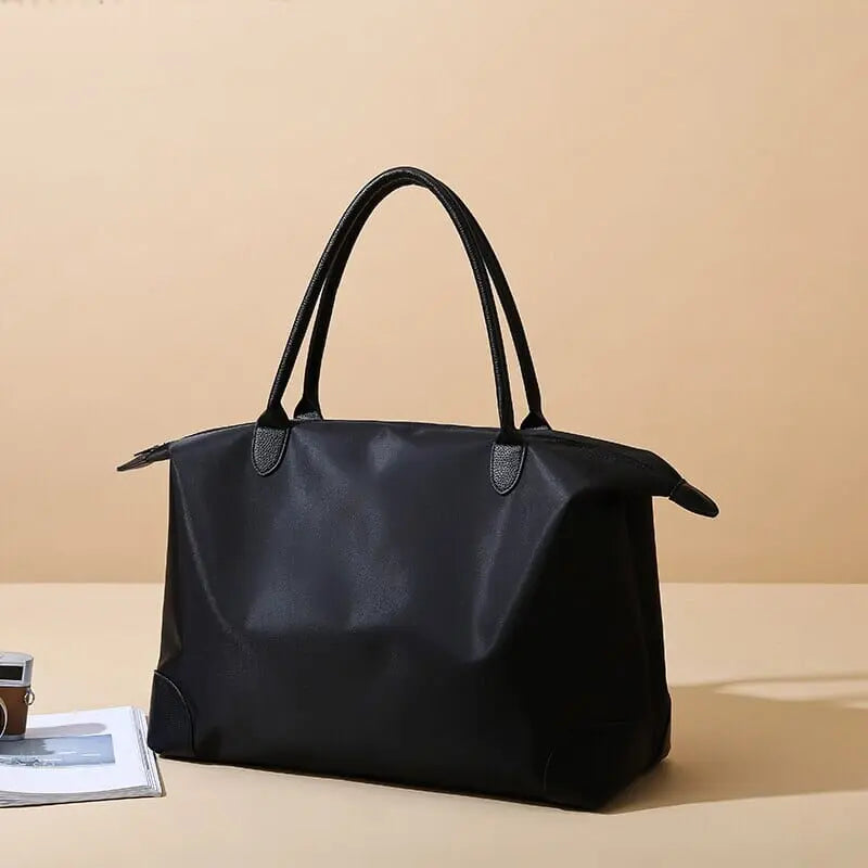 Détail des coutures solides du sac de voyage