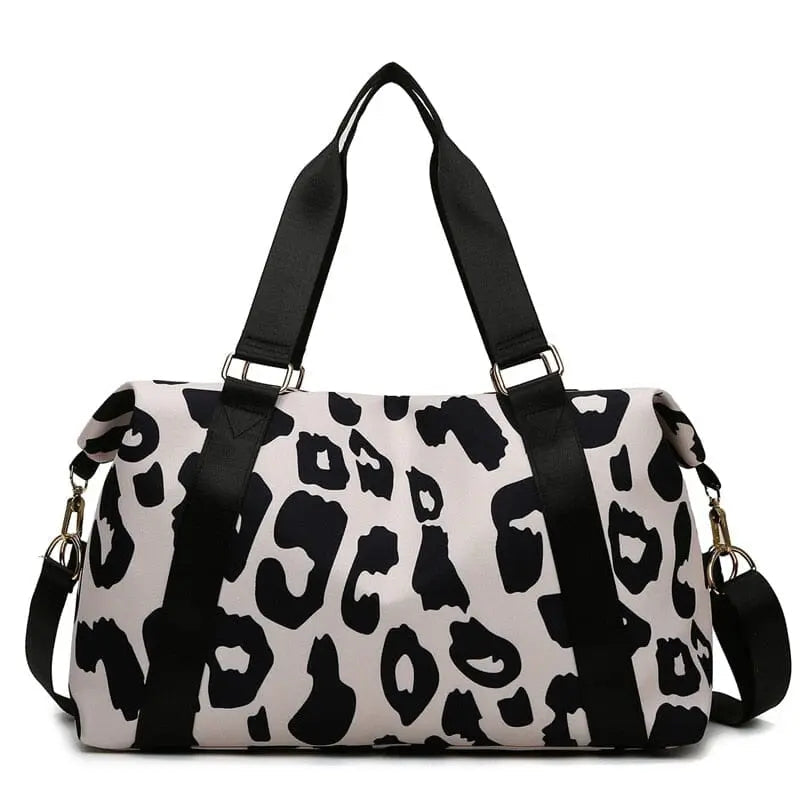 Version noire du sac léopard, élégante et pratique pour voyager