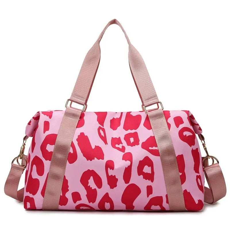 Sac de voyage léopard avec détails roses, idéal pour les week-ends