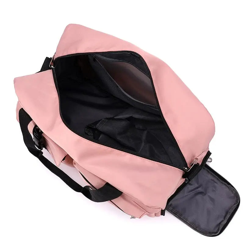 Sac de voyage en nylon posé sur une surface plane