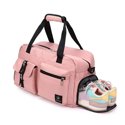 Sac de voyage rose avec détails en métal argenté