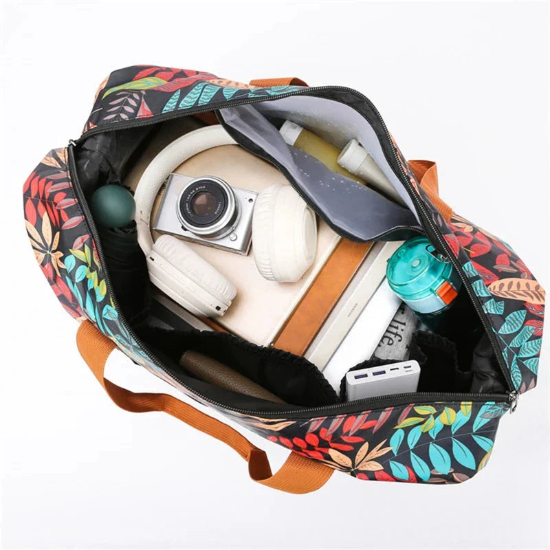 Sac de voyage fleuri avec compartiment principal spacieux