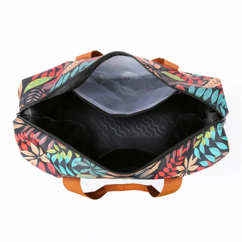 Vue de côté du sac fleuri montrant la bandoulière réglable