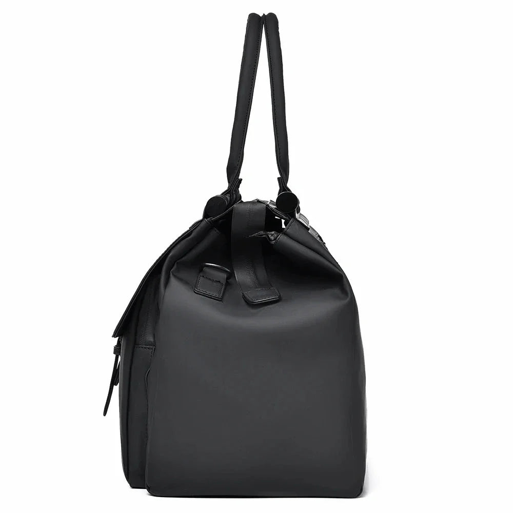 Intérieur spacieux du sac de voyage avec poches organisées