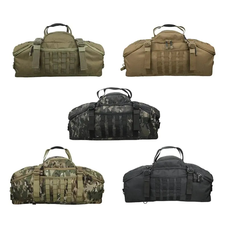 Vue de côté d'un sac tactique noir, grand compartiment principal visible