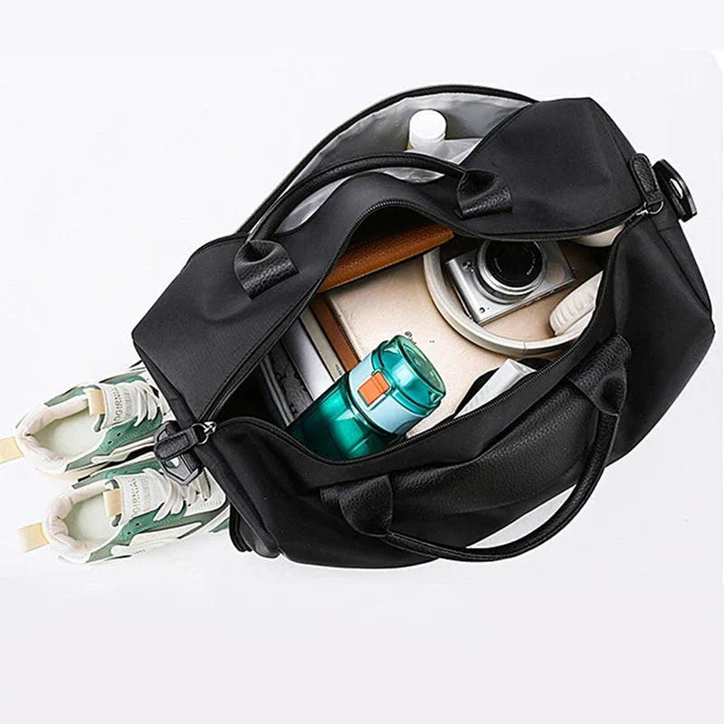 Vue de côté du sac de voyage avec compartiment chaussures