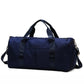Sac bleu marine avec poches extérieures visibles