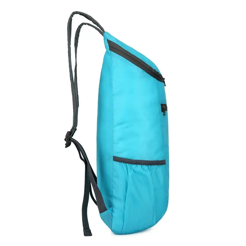 Détail des bretelles ajustables du sac à dos de voyage