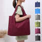 Sac plié en forme compacte, couleur beige, sur fond blanc